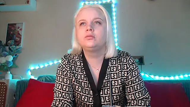 Snapshot of Karolina_love_ chatting on 01-25-25, 06:13 Karolina love  online show from 01-25-25, 06:13