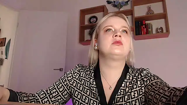 Snapshot of Karolina_love_ chatting on 11-15-25, 07:43 Karolina love online show from 11-15-25, 07:43