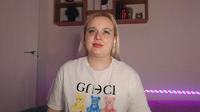 Snapshot of Karolina_love_ chatting on 11-21-25, 08:07 Karolina love online show from 11-21-25, 08:07