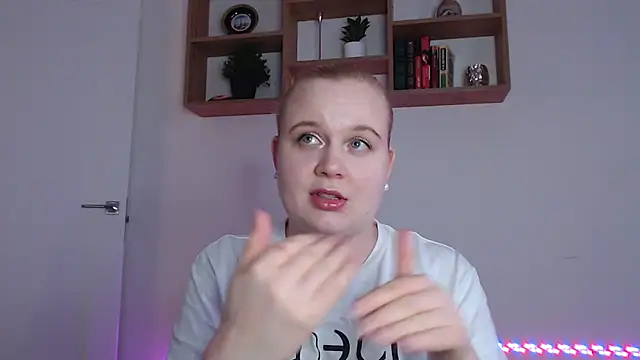 Snapshot of Karolina_love_ chatting on 12-05-25, 11:41 Karolina love online show from 12-05-25, 11:41