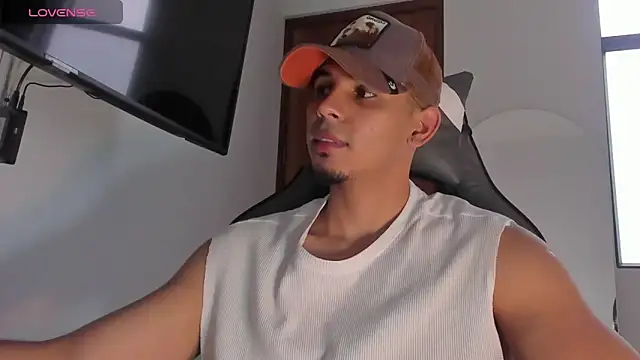 Snapshot of joss_111 chatting on 09-27-25, 04:45 joss 111 online show from 09-27-25, 04:45