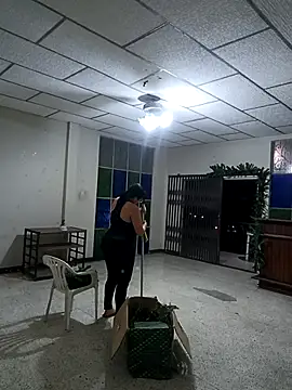 Snapshot of DanelyLopez chatting on 12-19-25, 01:34 DanelyLopez online show from 12-19-25, 01:34