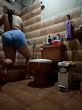 Snapshot of DanelyLopez chatting on 12-21-25, 02:08 DanelyLopez online show from 12-21-25, 02:08