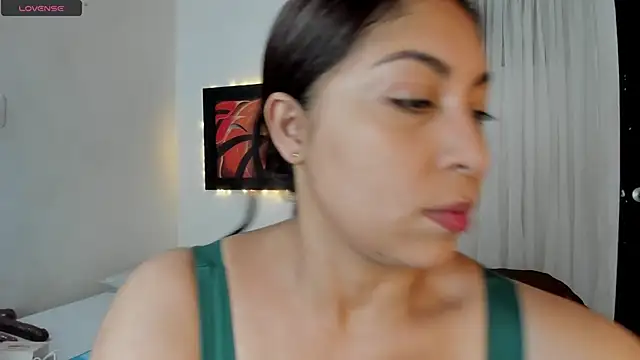 Snapshot of Lauralove_69 chatting on 05-18-26, 09:20 Lauralove 69 online show from 05-18-26, 09:20
