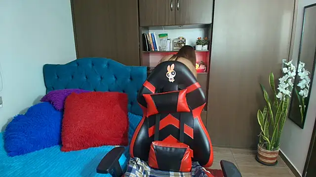 valeria teiku online show from 12-18-25, 12:27