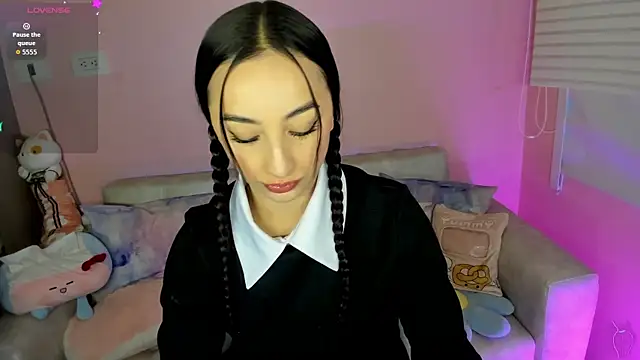 tinysara online show from 01-16-26, 04:33