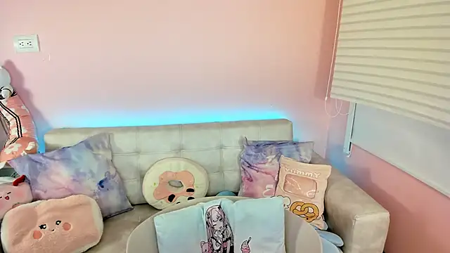 tinysara online show from 04-04-26, 04:37