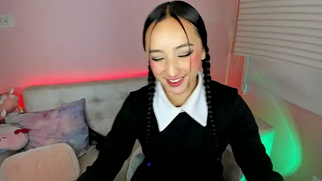 tinysara online show from 06-06-26, 04:23