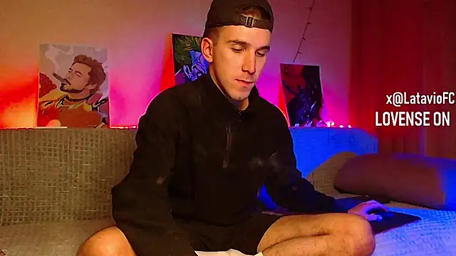 Snapshot of Midnighter_ chatting on 02-08-25, 04:03 Midnighter  online show from 02-08-25, 04:03