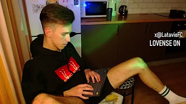 Snapshot of Midnighter_ chatting on 09-20-25, 01:17 Midnighter  online show from 09-20-25, 01:17