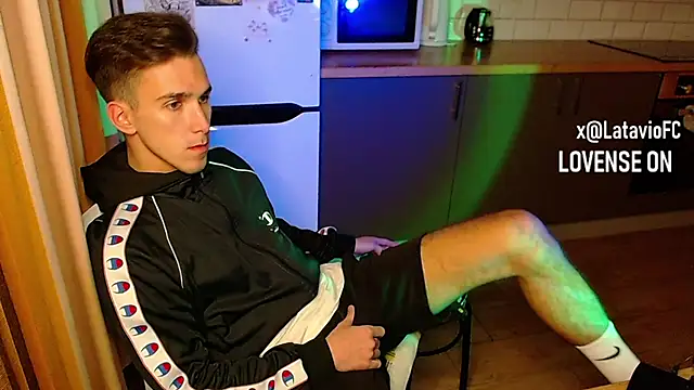 Snapshot of Midnighter_ chatting on 09-20-25, 07:15 Midnighter  online show from 09-20-25, 07:15