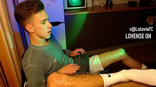 Snapshot of Midnighter_ chatting on 09-24-25, 01:53 Midnighter  online show from 09-24-25, 01:53