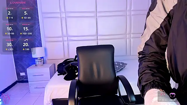 charlottewhitte online show from 04-06-26, 12:17