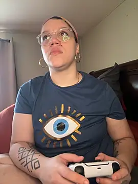 QueenNuttCollector online show from 09-24-25, 02:20