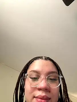 QueenNuttCollector online show from 11-18-25, 05:28