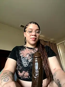 QueenNuttCollector online show from 11-20-25, 04:18