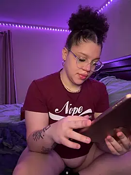 QueenNuttCollector online show from 02-22-26, 11:20