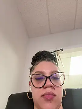 QueenNuttCollector online show from 05-27-26, 04:04
