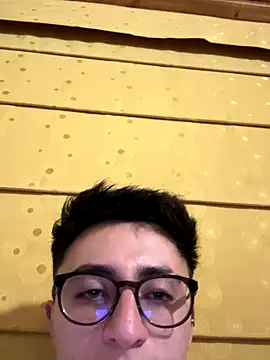 Snapshot of CamiRojas_boy chatting on 09-09-25, 04:45 CamiRojas boy online show from 09-09-25, 04:45