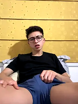 Snapshot of CamiRojas_boy chatting on 09-13-25, 04:01 CamiRojas boy online show from 09-13-25, 04:01