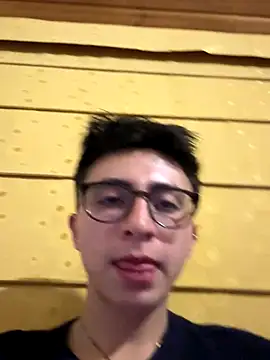 Snapshot of CamiRojas_boy chatting on 09-15-25, 04:45 CamiRojas boy online show from 09-15-25, 04:45