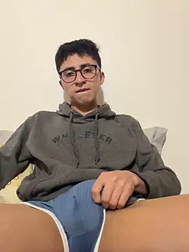 Snapshot of CamiRojas_boy chatting on 10-10-25, 04:11 CamiRojas boy online show from 10-10-25, 04:11