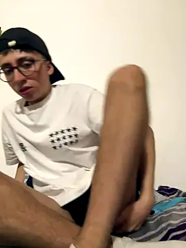 Snapshot of CamiRojas_boy chatting on 10-20-25, 03:40 CamiRojas boy online show from 10-20-25, 03:40