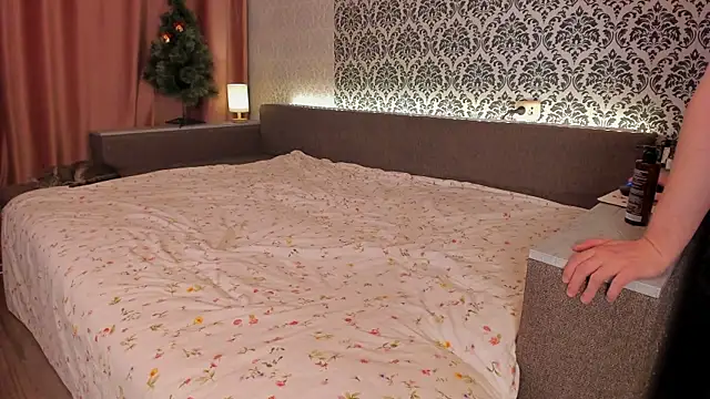 Snapshot of Sweet_p1ays chatting on 12-14-24, 02:12 Sweet p1ays online show from 12-14-24, 02:12