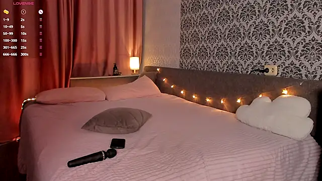 Snapshot of Sweet_p1ays chatting on 10-22-25, 11:15 Sweet p1ays online show from 10-22-25, 11:15