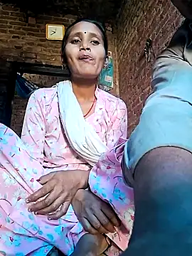 Snapshot of Rani019 chatting on 03-18-25, 04:15 Rani019 online show from 03-18-25, 04:15
