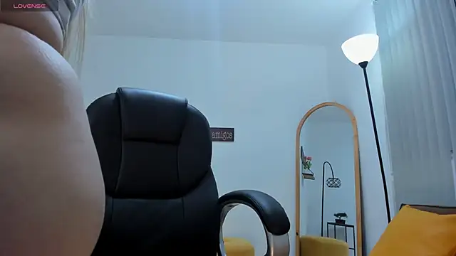 Snapshot of camiilaa1 chatting on 12-08-24, 07:05 camiilaa1 online show from 12-08-24, 07:05