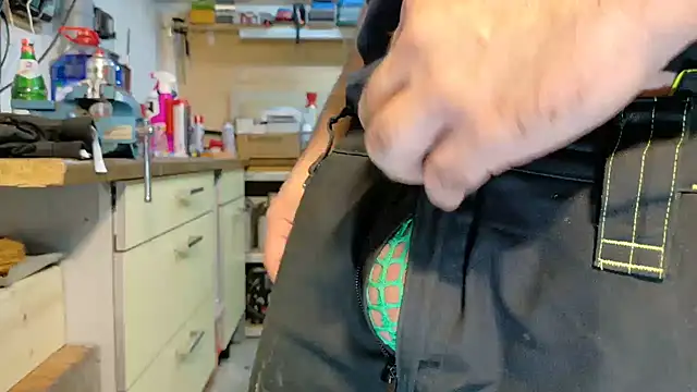 Snapshot of Nikeyone2 chatting on 12-19-24, 07:51 Nikeyone2 online show from 12-19-24, 07:51