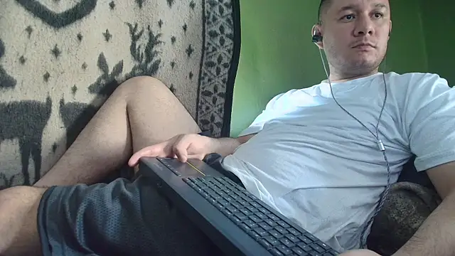 Snapshot of sweet_cock28 chatting on 06-11-26, 03:10 sweet cock28 online show from 06-11-26, 03:10