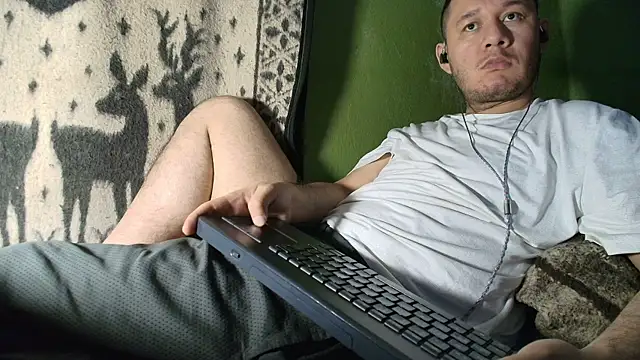 Snapshot of sweet_cock28 chatting on 06-14-26, 03:19 sweet cock28 online show from 06-14-26, 03:19