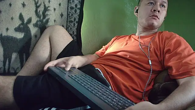 Snapshot of sweet_cock28 chatting on 06-17-26, 03:13 sweet cock28 online show from 06-17-26, 03:13