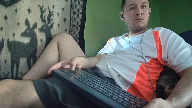 Snapshot of sweet_cock28 chatting on 06-27-26, 03:17 sweet cock28 online show from 06-27-26, 03:17