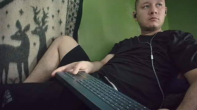 Snapshot of sweet_cock28 chatting on 07-08-26, 03:27 sweet cock28 online show from 07-08-26, 03:27