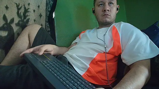 Snapshot of sweet_cock28 chatting on 07-16-26, 03:18 sweet cock28 online show from 07-16-26, 03:18