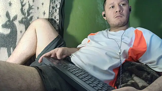 Snapshot of sweet_cock28 chatting on 07-18-26, 03:33 sweet cock28 online show from 07-18-26, 03:33