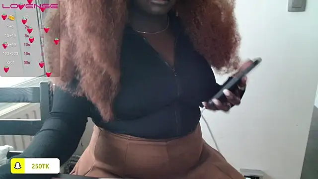 Snapshot of Thepanthera chatting on 12-15-24, 03:31 Thepanthera online show from 12-15-24, 03:31