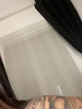 Mia-Bremer online show from 01-02-25, 01:17