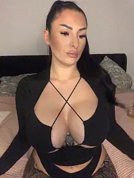 Mia-Bremer online show from 11-25-25, 12:27