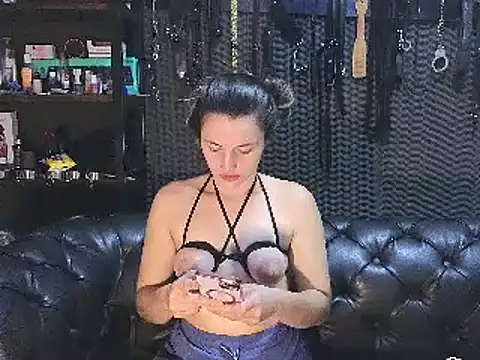 Snapshot of kimberly_swan chatting on 12-18-24, 04:17 kimberly swan online show from 12-18-24, 04:17