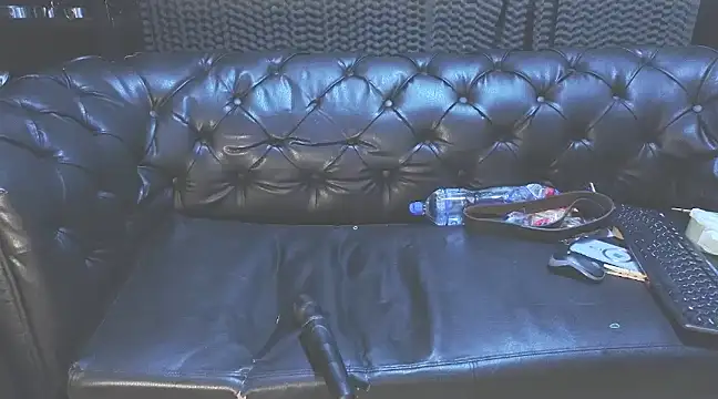 Snapshot of kimberly_swan chatting on 01-27-25, 11:43 kimberly swan online show from 01-27-25, 11:43