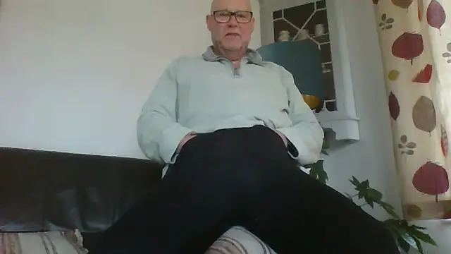 Snapshot of Tempted1973 chatting on 02-08-26, 02:09 Tempted1973 online show from 02-08-26, 02:09