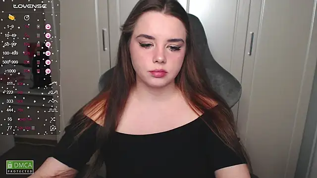 Snapshot of aliice_cutie chatting on 12-18-24, 09:08 aliice cutie online show from 12-18-24, 09:08