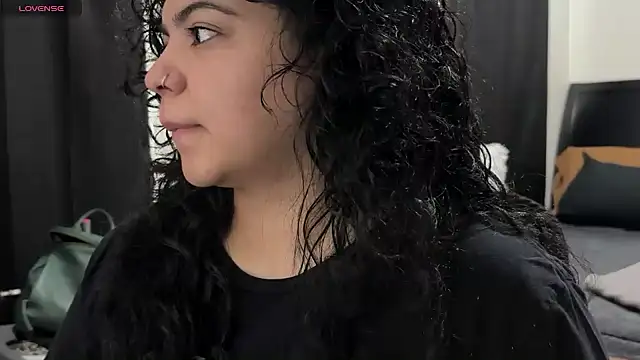 kimmiakiss22 online show from 10-21-25, 06:30