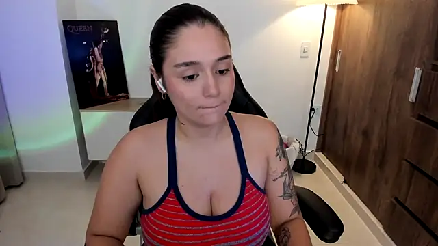 Snapshot of samantha_cherry chatting on 11-24-25, 11:32 samantha cherry online show from 11-24-25, 11:32