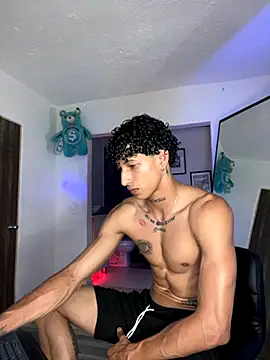 Snapshot of mike_casseano chatting on 10-30-25, 03:08 mike casseano online show from 10-30-25, 03:08