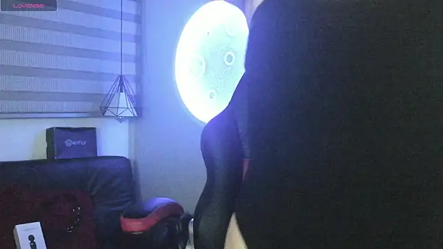 natasha logan  online show from 10-17-25, 04:04